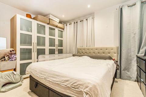 4 bedroom terraced house to rent, Burney Avenue, Surbiton KT5