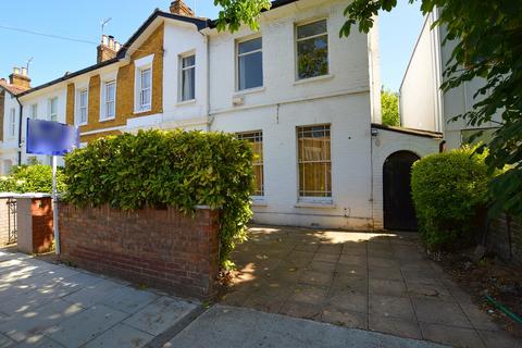 4 bedroom semi-detached house to rent, Kings Grove Peckham SE15