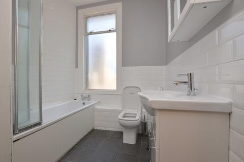 4 bedroom semi-detached house to rent, Kings Grove Peckham SE15