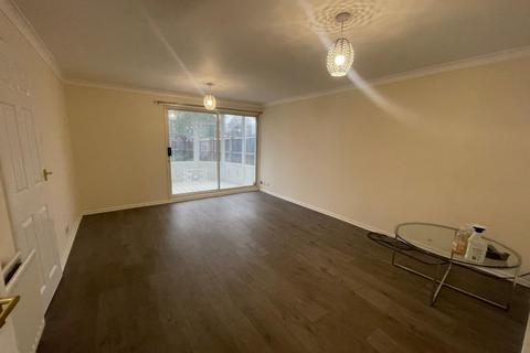 3 bedroom terraced house to rent, Meadow Court  Droitwich  WR9 9DR