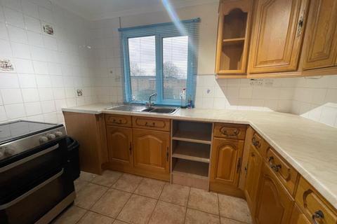 3 bedroom terraced house to rent, Meadow Court  Droitwich  WR9 9DR