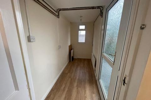 3 bedroom terraced house to rent, Meadow Court  Droitwich  WR9 9DR