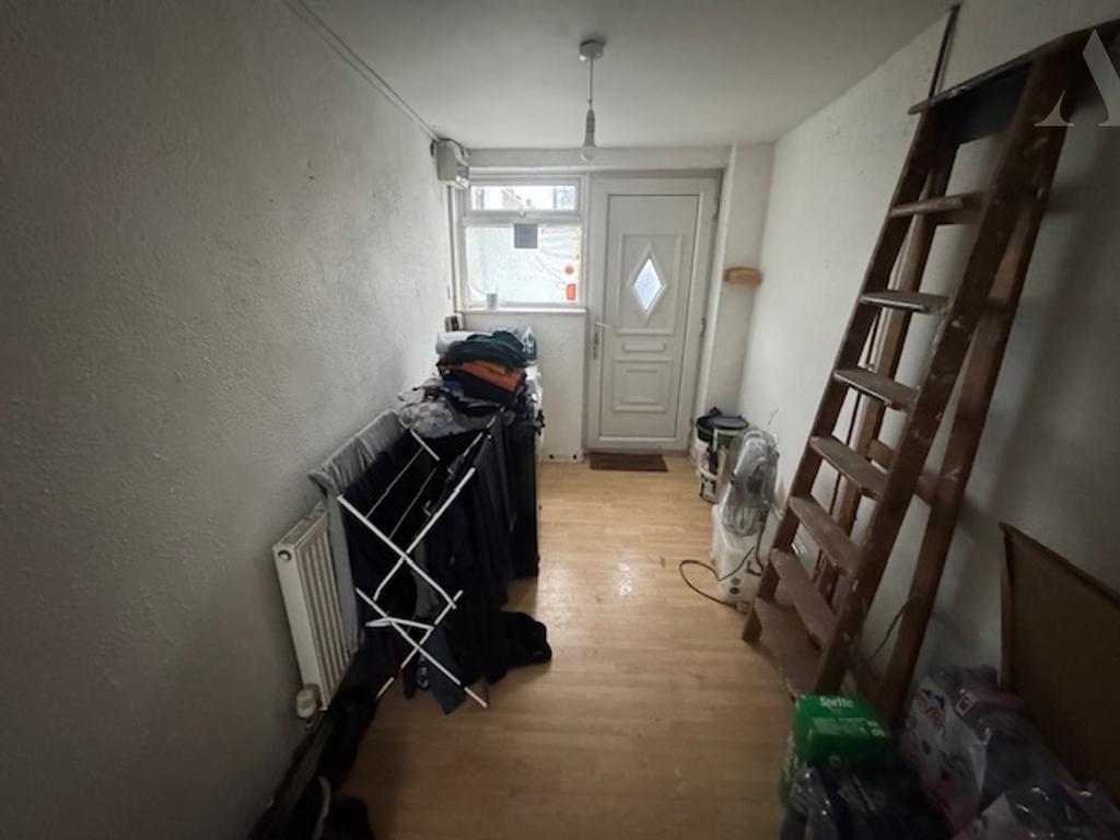 69a Sladefield Road Hallway.jpeg