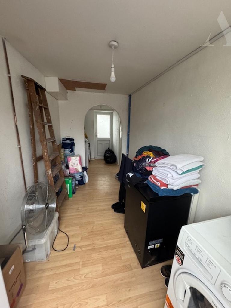 69a Sladefield Road Hallway x 2.jpeg