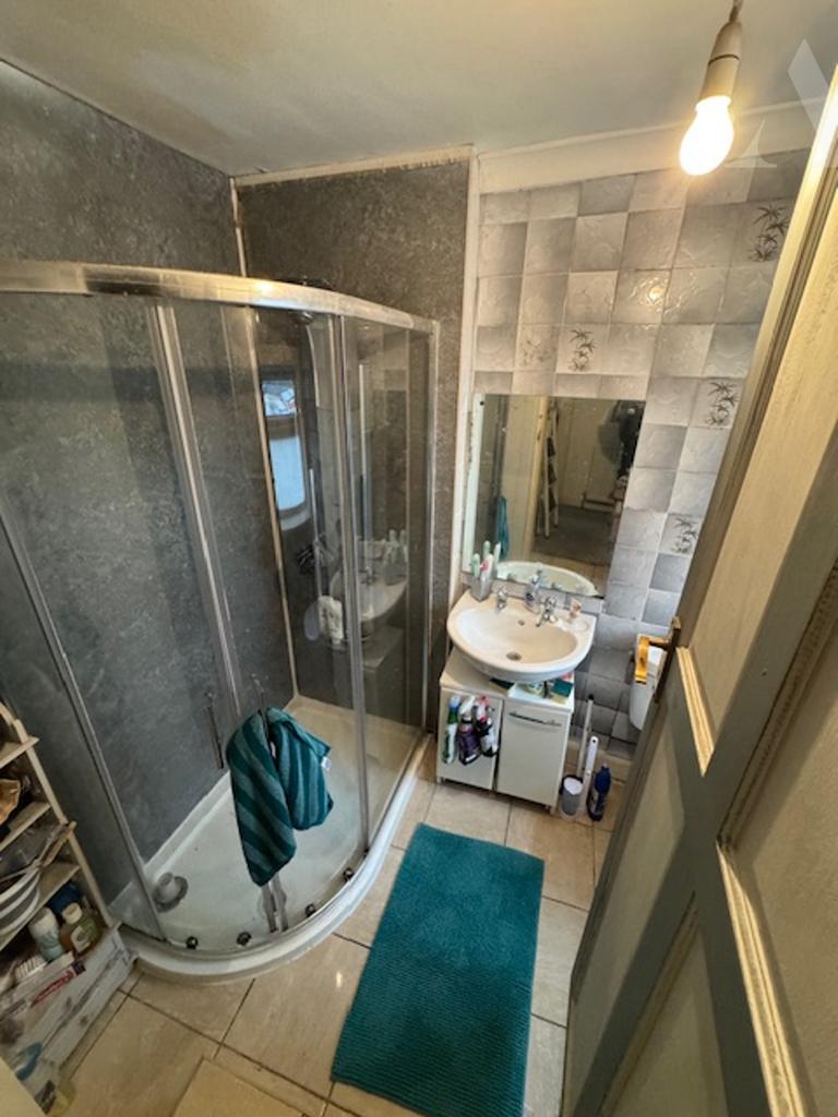 69a Sladefield Road shower room.jpeg