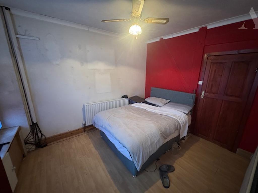 69 Sladefield Road bedroom 1.jpeg