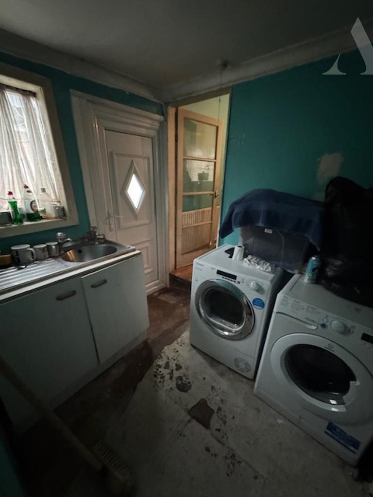 69 Sladefield Road kitchen.jpeg
