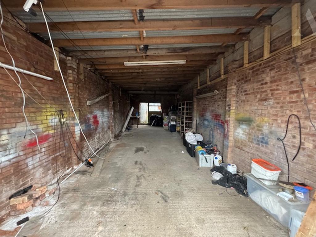 69 Sladefield Road garage.jpeg