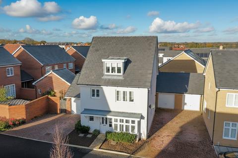 4 bedroom detached house for sale, Jay Crescent, Wymondham