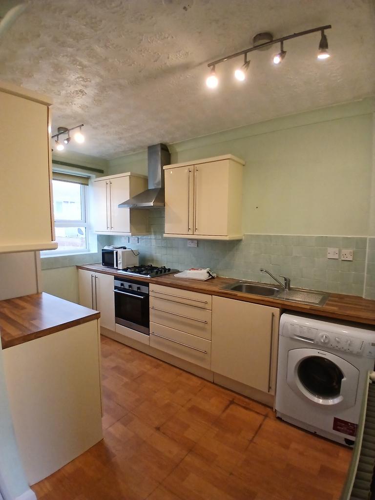 Kitchen (2)