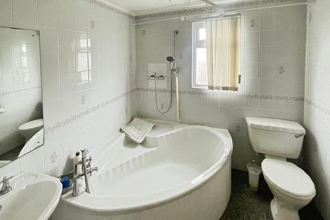 4 bedroom bungalow for sale, Hawthorn Drive, South Cornelly, Bridgend, CF33