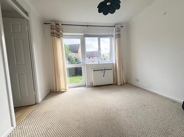 Beroom With Door To Gardens