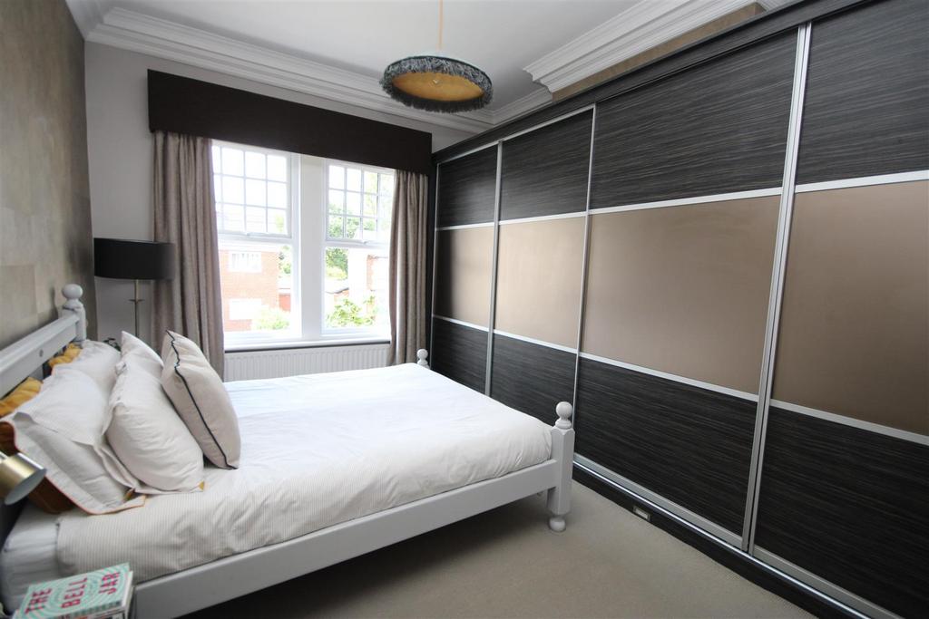 Bedroom 1 (Front)