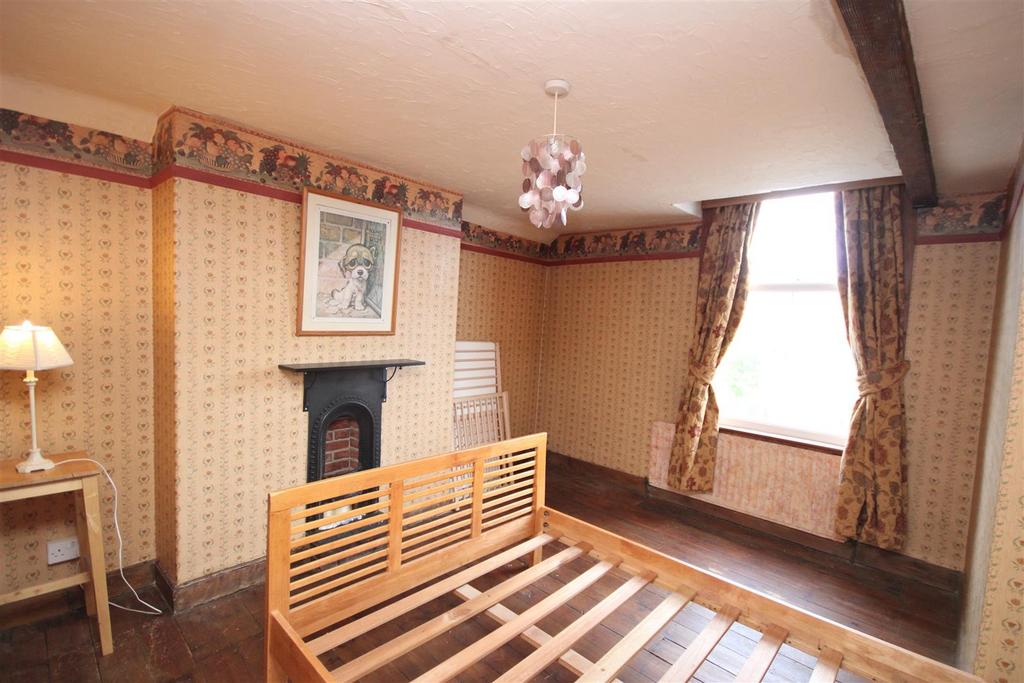 Bedroom 1 (Rear)