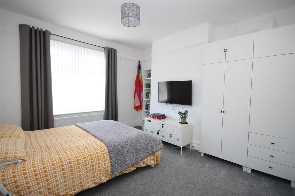 Bedroom 2 (Front)