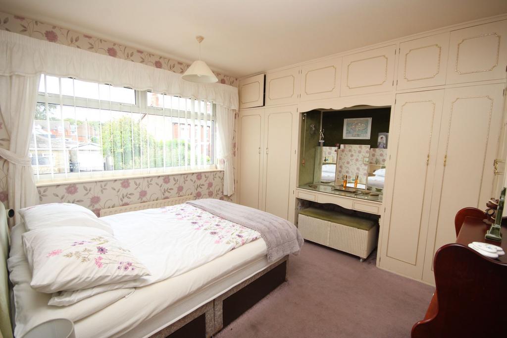 Bedroom 1 (Front)