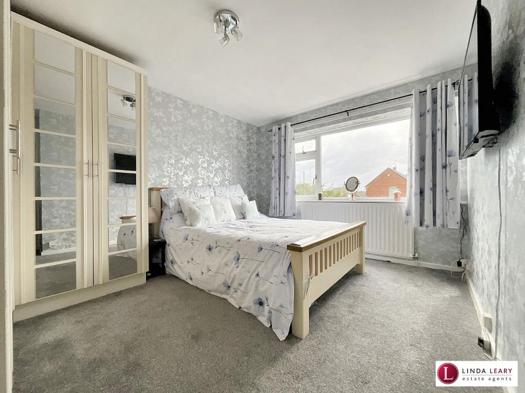 Bedroom 1 (Front)