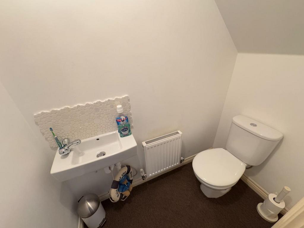 Guest cloakroom/wc