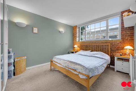 2 bedroom flat for sale, Kidman Close, Romford RM2