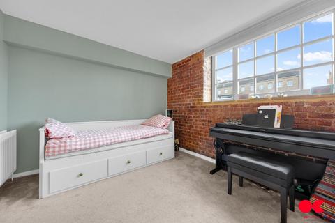 2 bedroom flat for sale, Kidman Close, Romford RM2