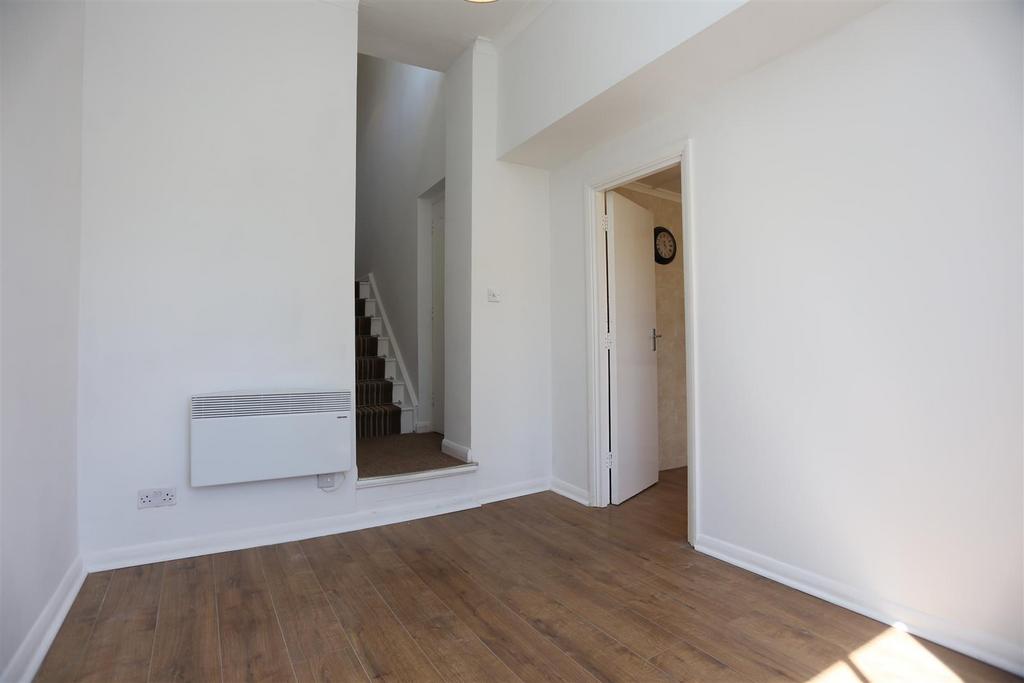 9, 3-4 Sillwood Place Living Room (3).JPG