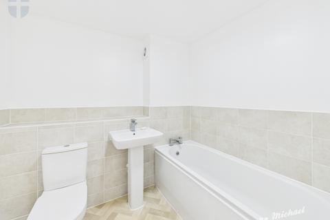 undefined, Kingsbrook Basin, Kingsbrook, Aylesbury, Buckinghamshire