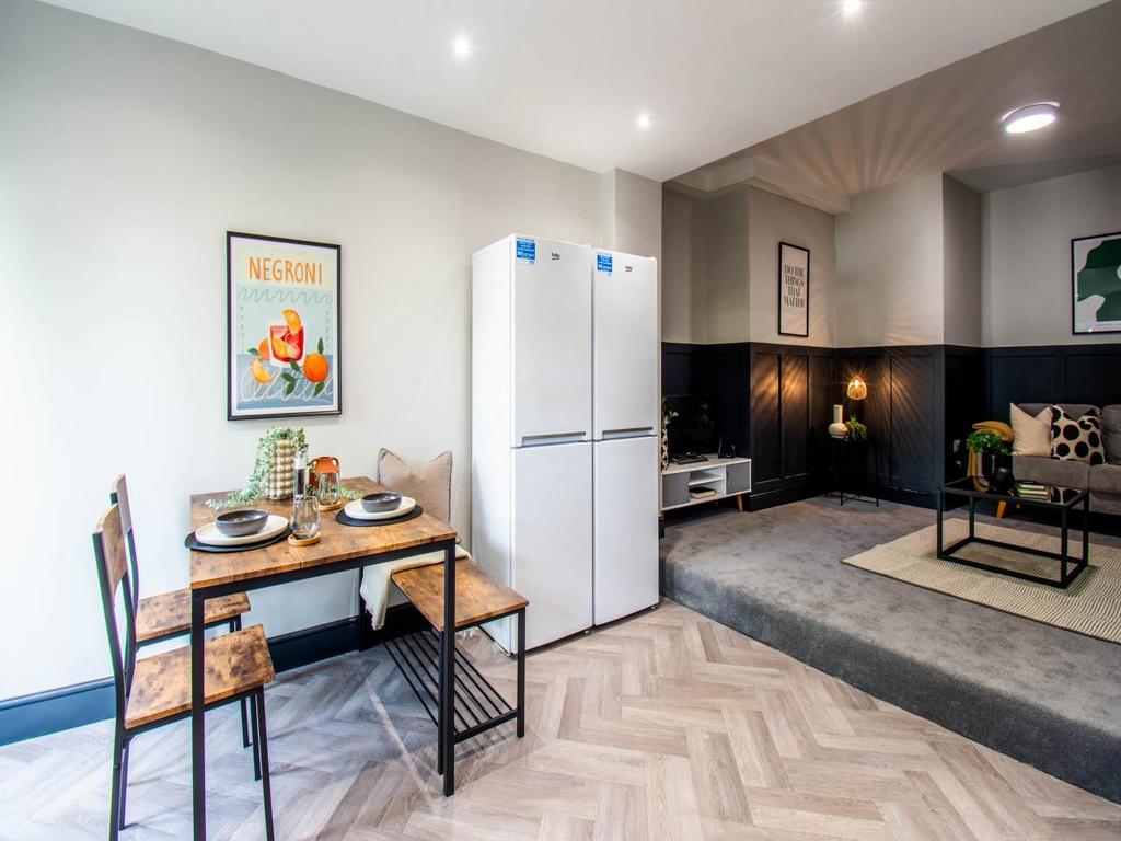 24 Grovehall Drive K