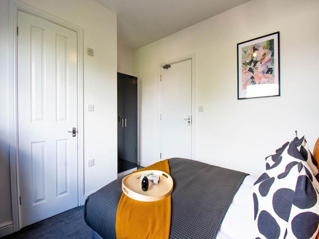 24 Grovehall Drive R