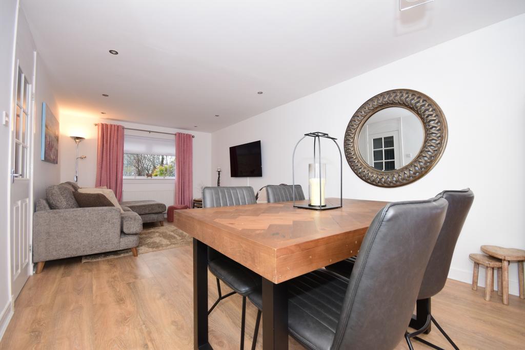 Lounge/Dining