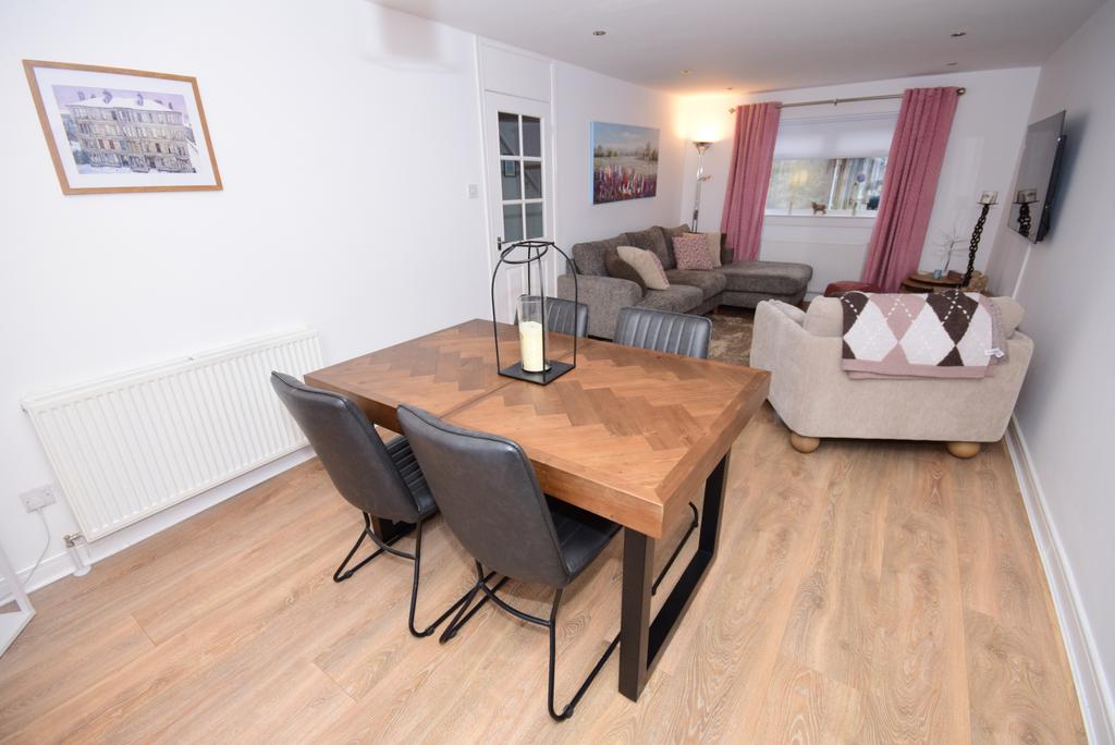 Lounge/Dining