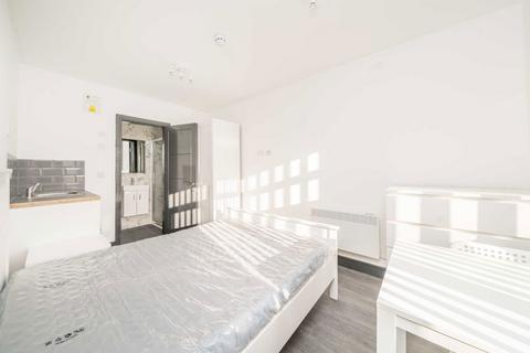 undefined, Wellington Avenue, Hounslow TW3