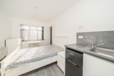 undefined, Wellington Avenue, Hounslow TW3