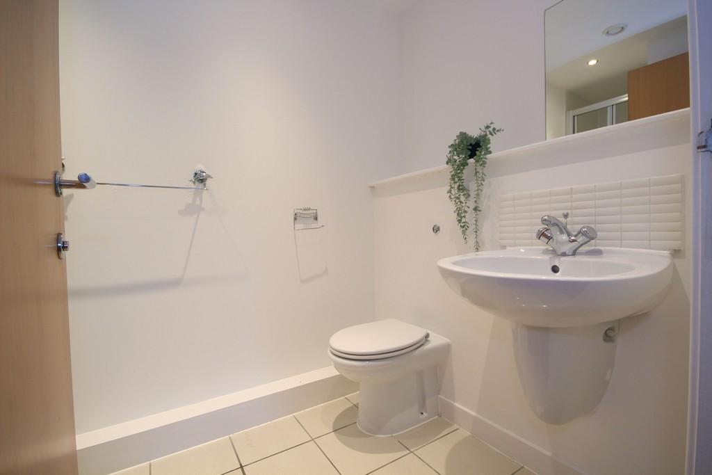 3.2 LQ Bathroom