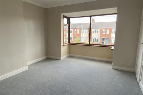 2 bedroom end of terrace house to rent, Oxford Road, Goole