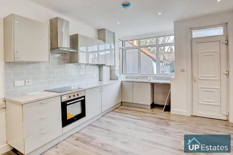 3 bedroom detached house to rent, Norman Avenue, Nuneaton