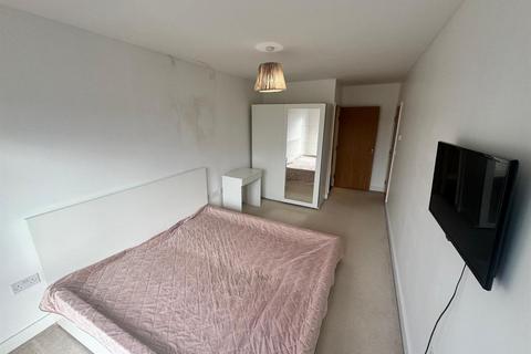 3 bedroom apartment to rent, Telegraph Avenue, London