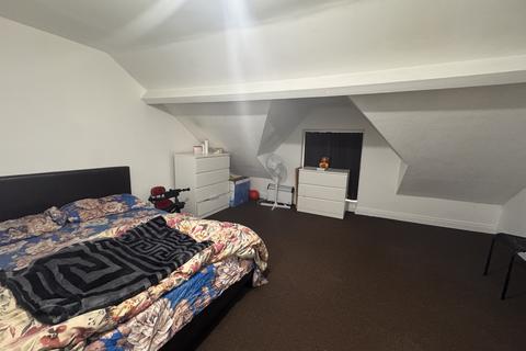 2 bedroom flat to rent, City Road, Cardiff CF24