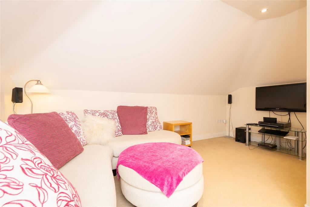 LOFT ROOM.jpg