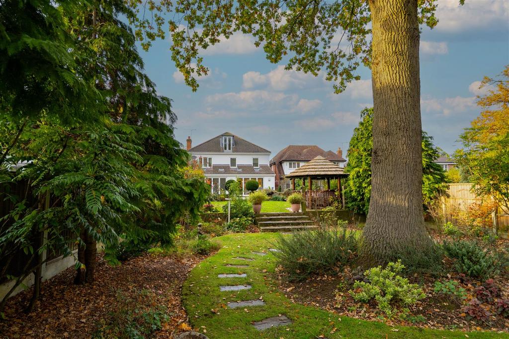 GARDEN2.jpg