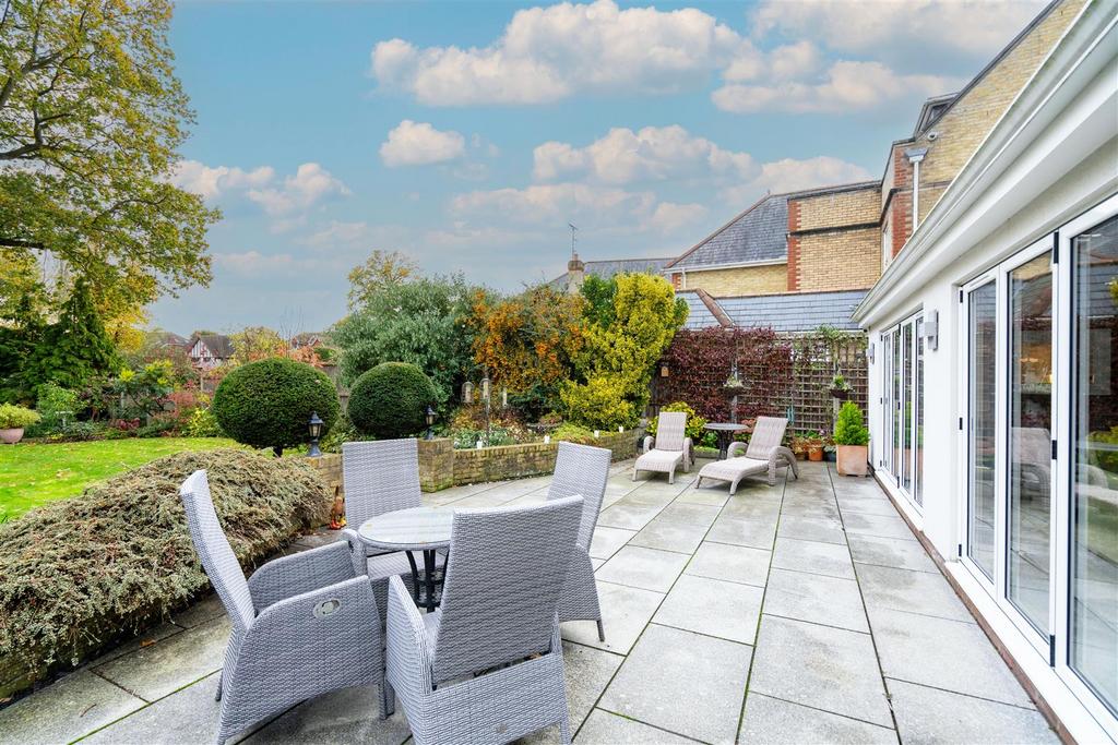 PATIO2.jpg