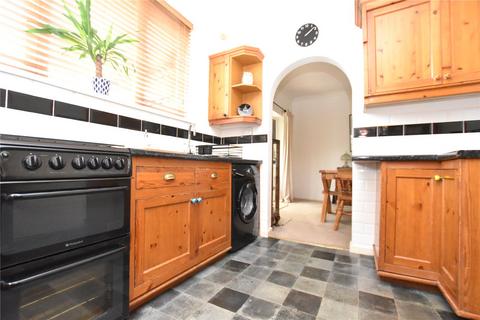 3 bedroom semi-detached house for sale, Winterbourne Avenue, Morley, Leeds, West Yorkshire