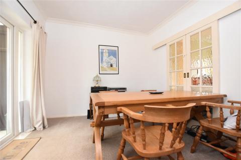 3 bedroom semi-detached house for sale, Winterbourne Avenue, Morley, Leeds, West Yorkshire