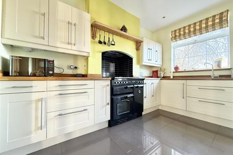 4 bedroom detached house for sale, Lutterworth Road, Aylestone LE2