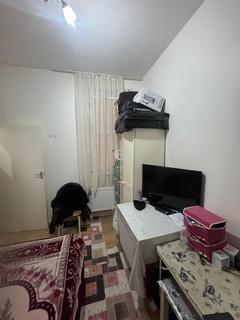 2 bedroom flat to rent, Green Lanes, London, N4 Area