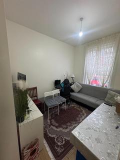 2 bedroom flat to rent, Green Lanes, London, N4 Area
