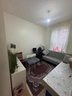 2 bedroom flat to rent, Green Lanes, London, N4 Area