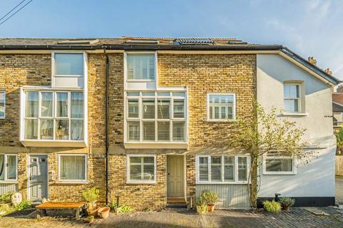 Lonsdale Mews, Kew TW9