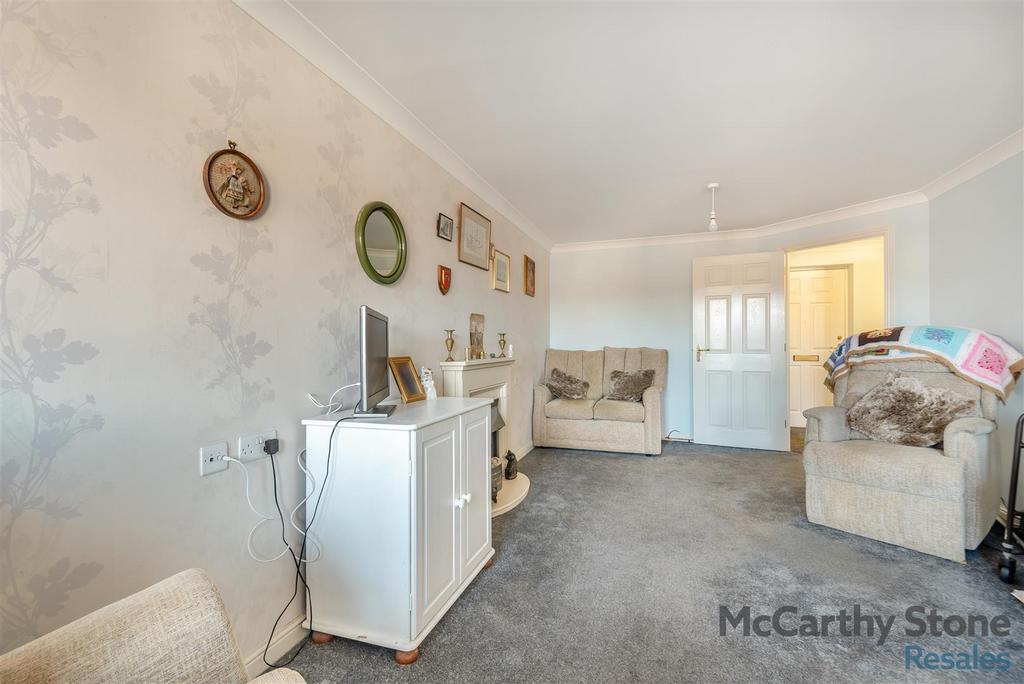 8672121-interior07.jpg
