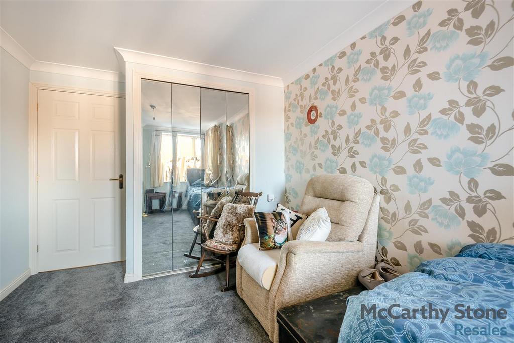 8672121-interior02.jpg