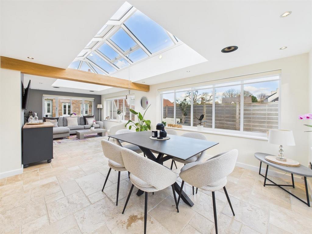 CAM04392 G0-PR0162-STILL015.jpg